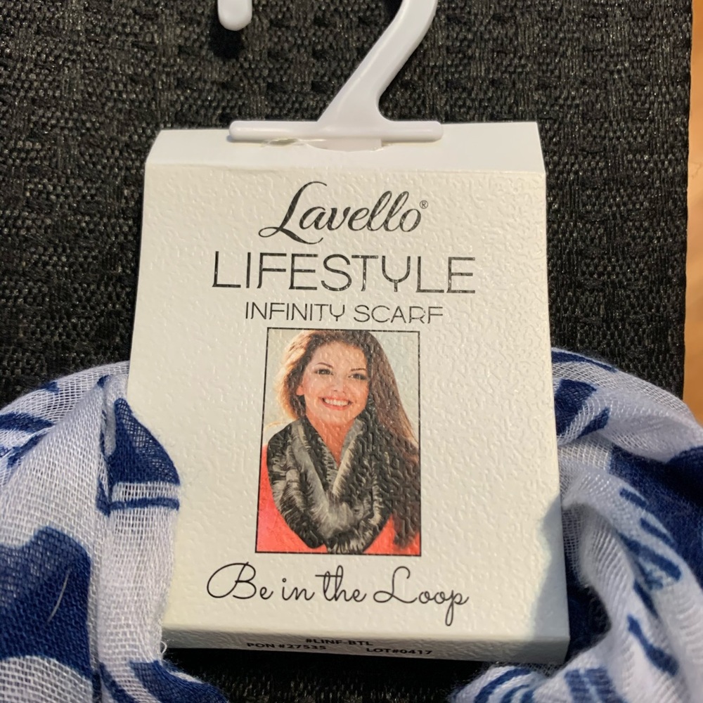 Lavello Infinity Scarf - Picture 2 of 3